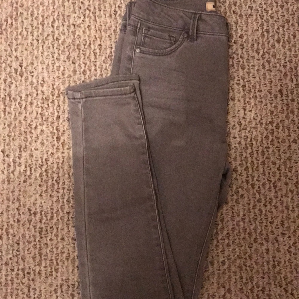 ❤️. “BLUE SPICE” JEANS IN SIZE 5, COLOR GREY